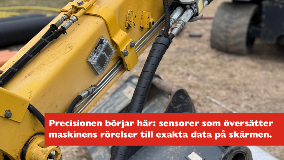 Detaljbild på iDig-sensor monterad på maskinarm, med citatet: ”Precisionen börjar här: sensorer som översätter maskinens rörelser till exakta data på skärmen.