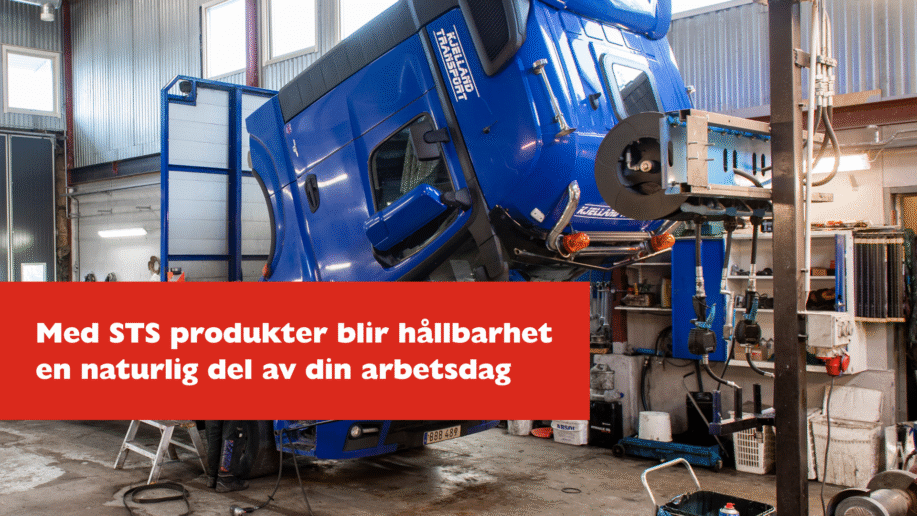 En blå lastbil står på service i en verkstad med uppfälld hytt, omgiven av verktyg och utrustning, med texten "Med STS produkter blir hållbarhet en naturlig del av din arbetsdag".